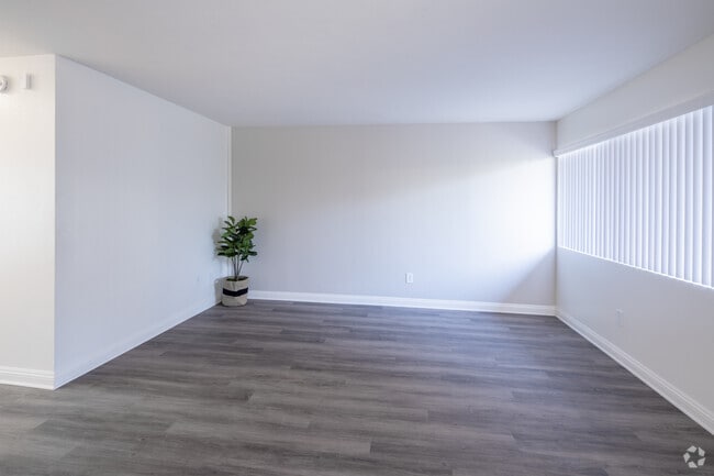 11520 186th St Artesia, CA 90701 - Artesia Crossings