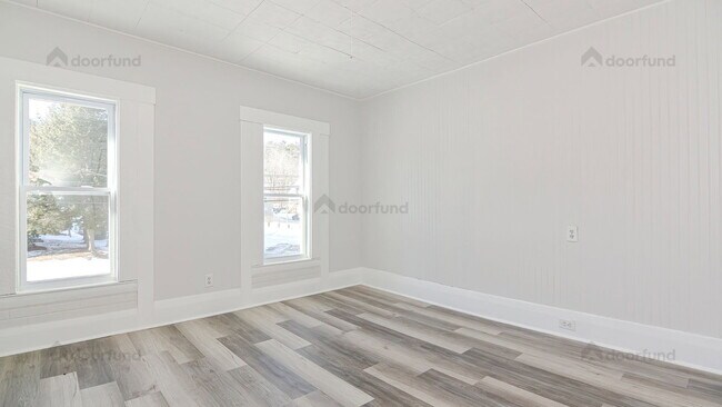 Building Photo - 220 S Main St