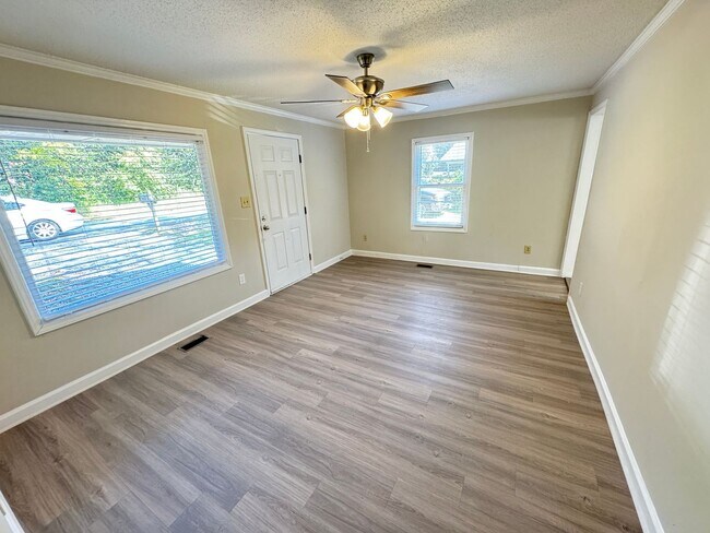 Building Photo - Shady Circle