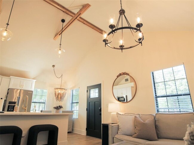 Building Photo - 1308 San Bernard St