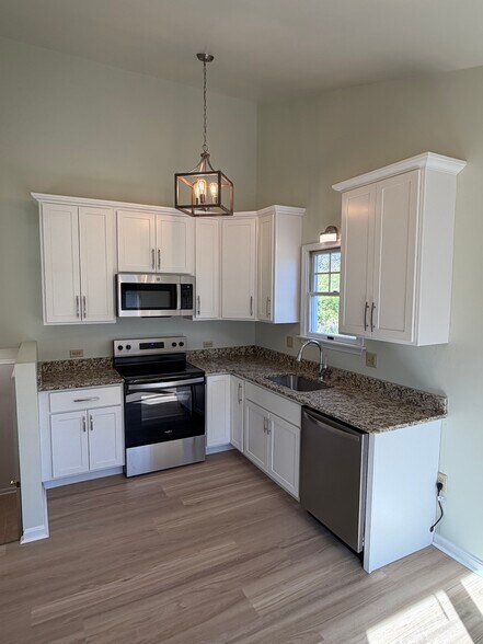 Completely new kitchen cabinets, grantie countertops, and floors - 104 E Poplar St