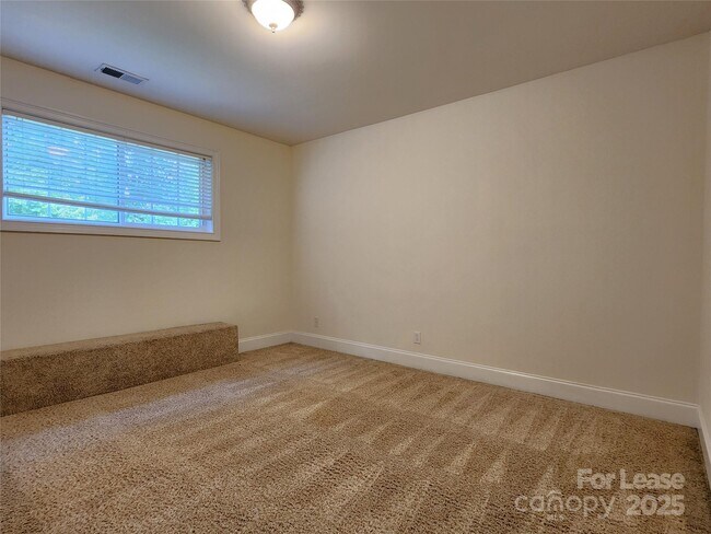 Building Photo - 5524 Strabane Dr