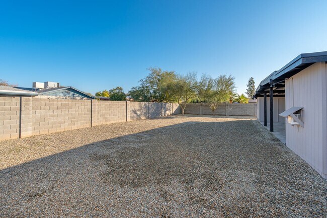 Building Photo - Stunning 3-Bedroom Home in Prime Glendale Location