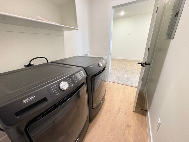 Building Photo - Brand New Home Avalible