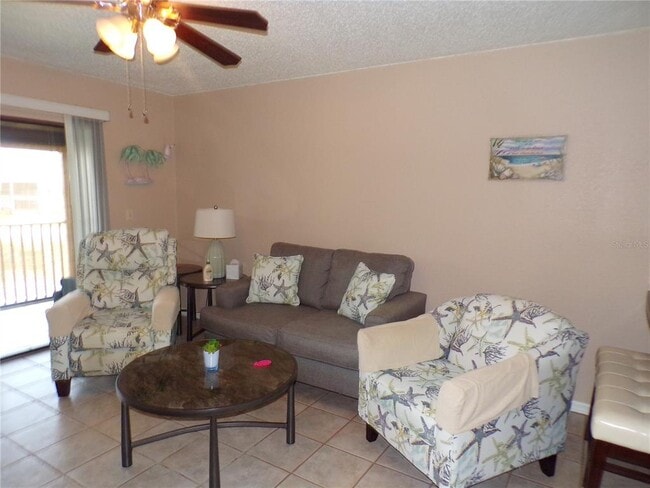 Building Photo - 4016 Oakview Dr