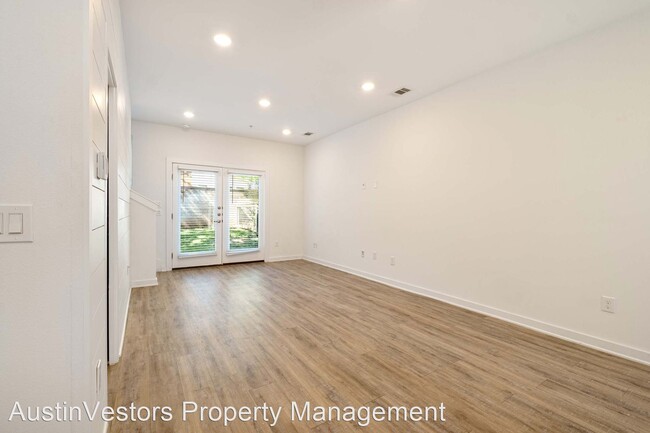 Building Photo - 1 br, 1.5 bath House - 5924 S. Congress Av...