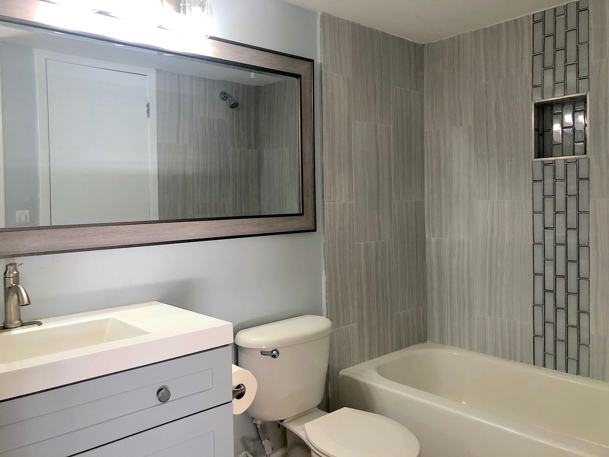 Building Photo - 351 Lone Hill Dr