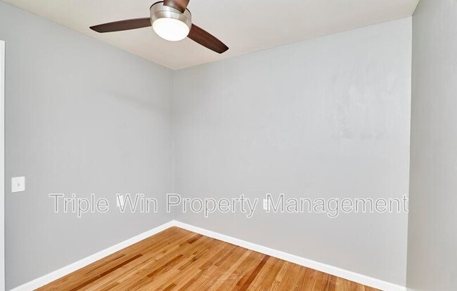 Building Photo - 2325 Golfway St