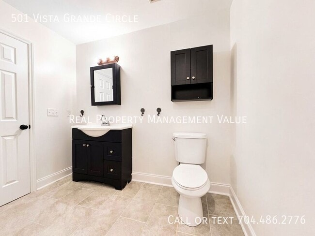 Building Photo - 501 Vista Grande Cir