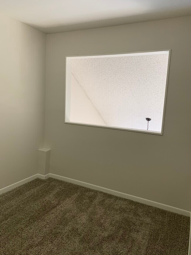 Building Photo - 2558 W Bird St