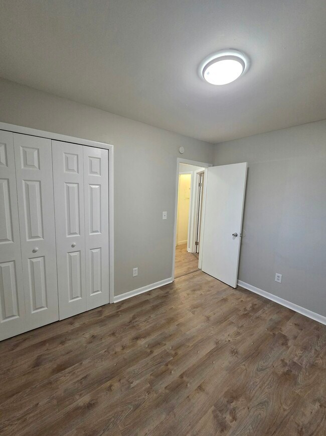 Building Photo - 10682 E Holly Rd