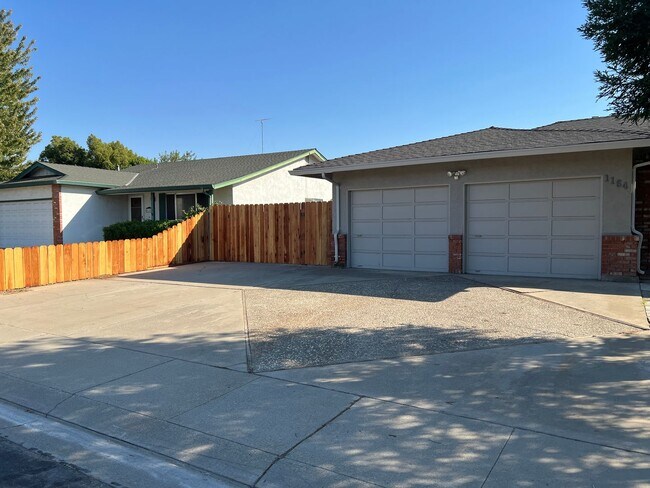 Building Photo - 3 bedroom single story in Manteca!