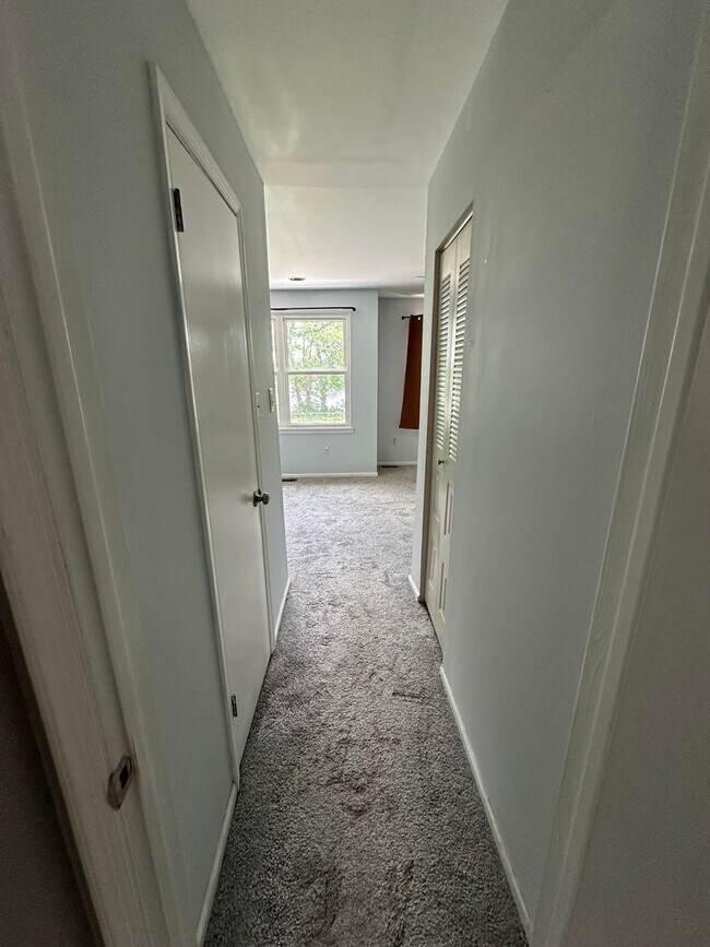 Building Photo - Nice 2 bedroom townhome with a view!