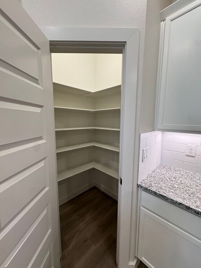 Building Photo - Fabulous Luxury Newer 2025 Build 3/2/2