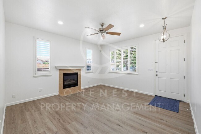 Building Photo - 3518 Garden Rose Dr