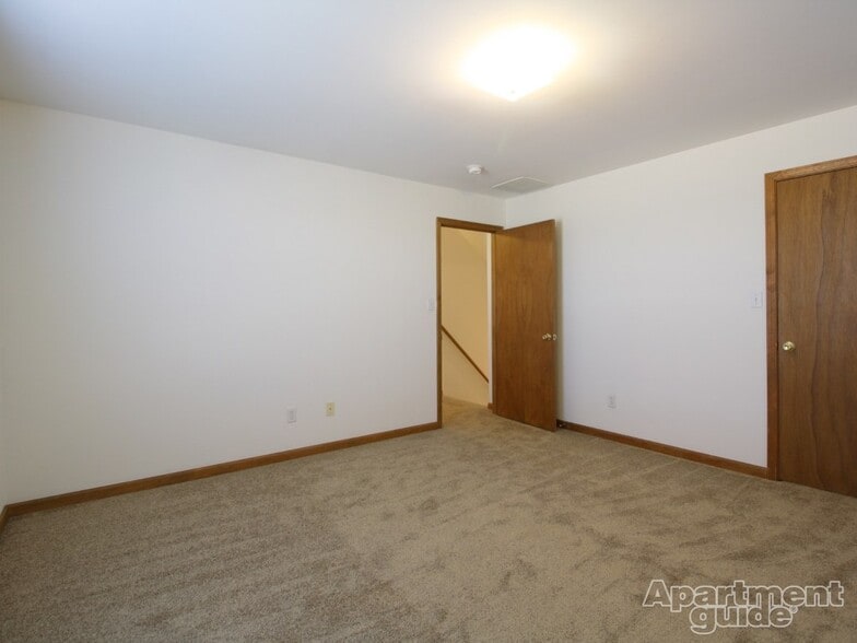 Building Photo - 20 Canterbury Ct