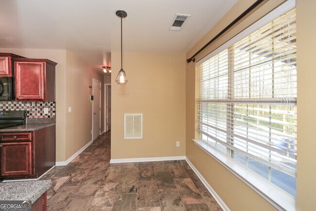 Building Photo - 137 Baywood Crossing