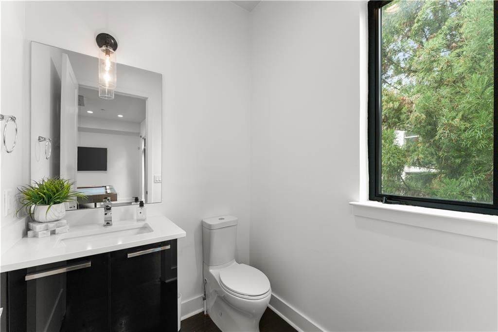 Building Photo - 906 Lenox Blvd