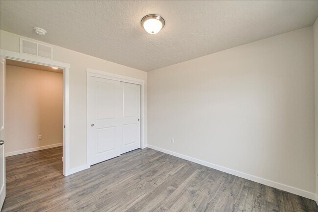 Building Photo - Beautiful 5 Bedroom Home in Nampa, Great Location!