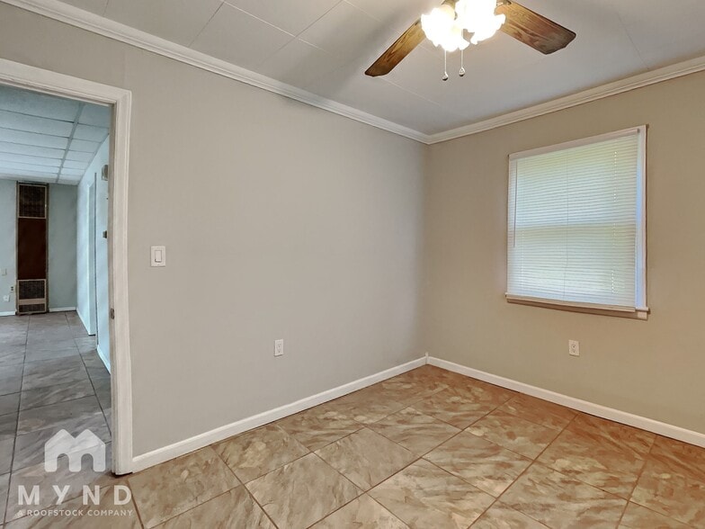 Building Photo - 1256 S Willow Ln Ave