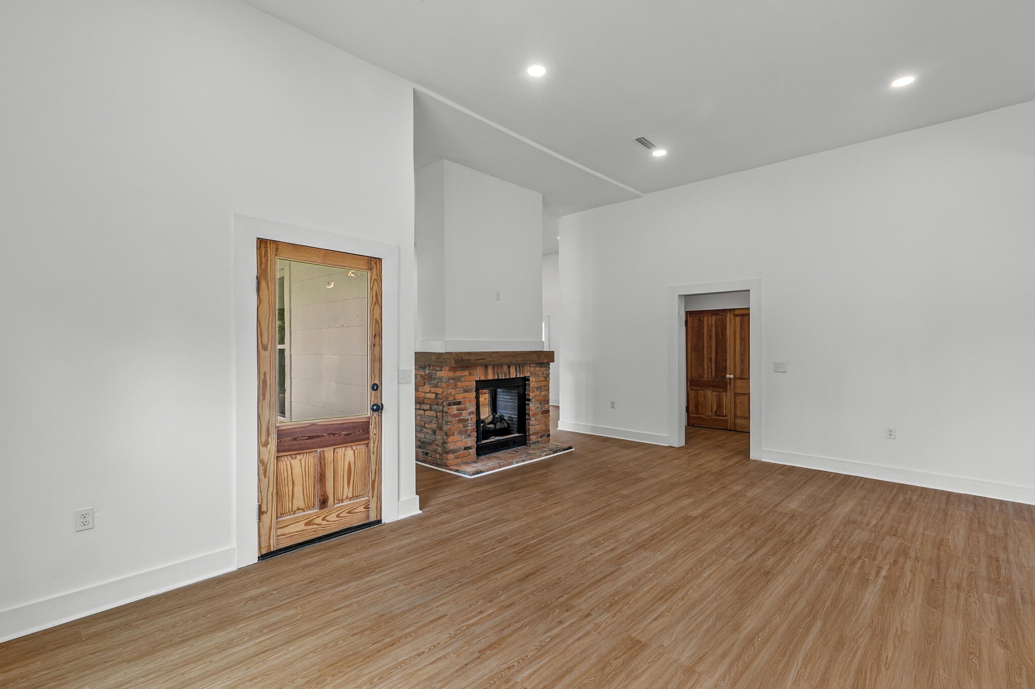 Building Photo - 142 S Broad St