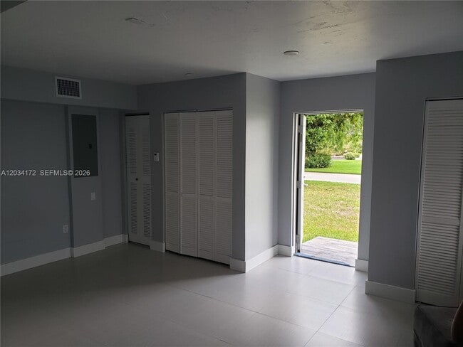 Building Photo - 15250 SW 154th Ave