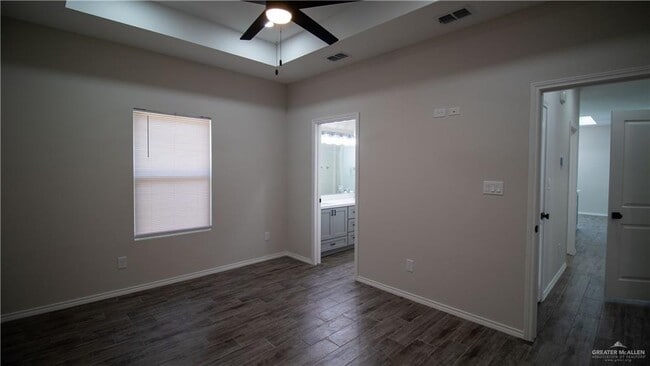 Building Photo - 25 E Jessamine Ave