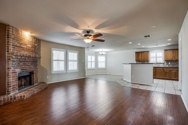 Building Photo - 4 Bedroom/2.5 Bath Wildhorse Subdivision