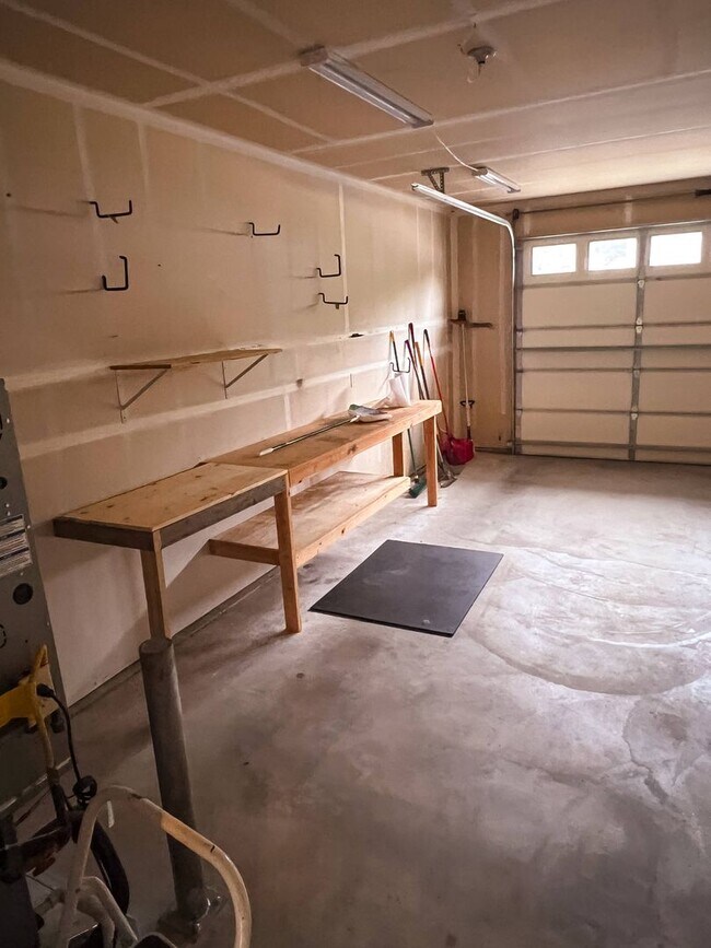 Building Photo - 3 Bed 2 Bath Rambler Gold Bar