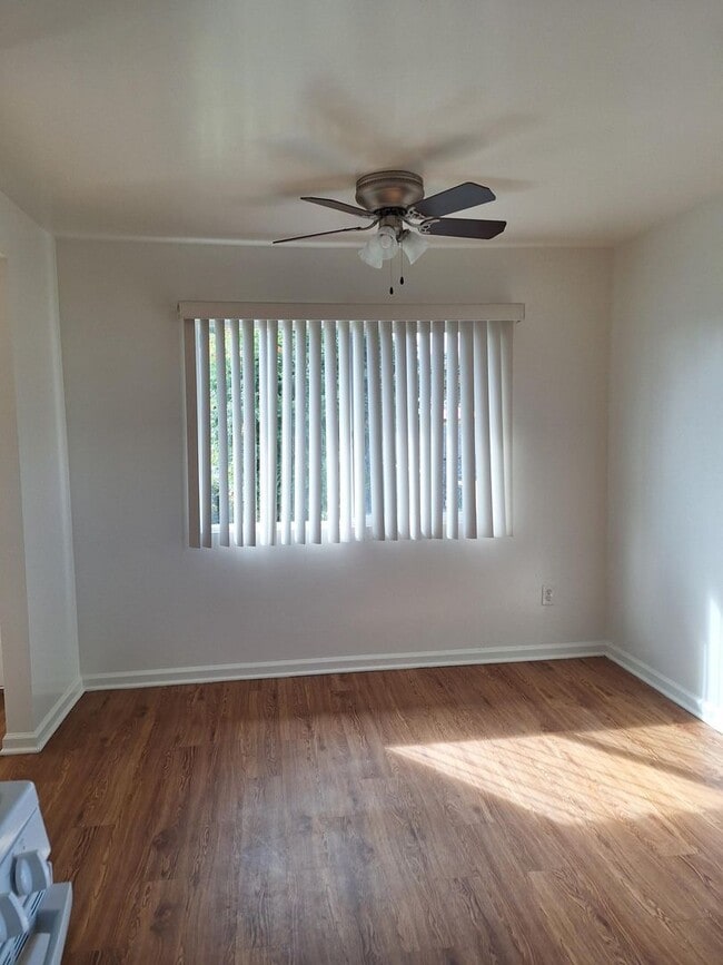 Building Photo - 4888 Clairemont Dr