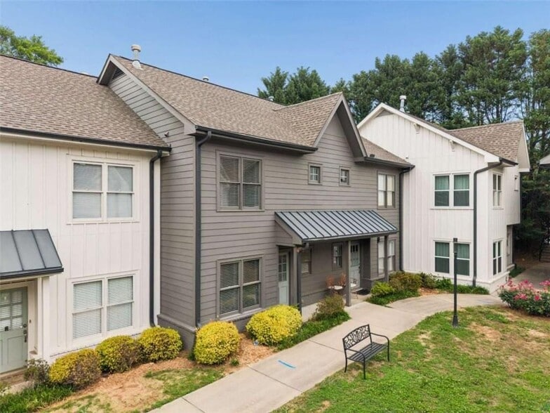 Building Photo - 1516 Howell Mill Rd NW