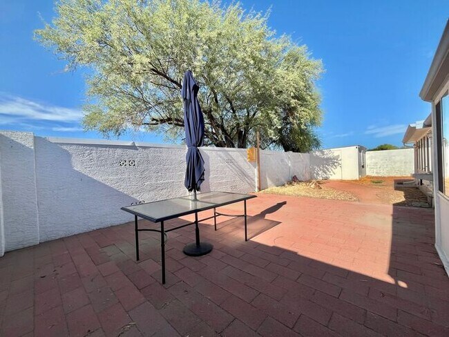 Building Photo - 3 Bd 3 Ba + Office + Den + Arizona Room!