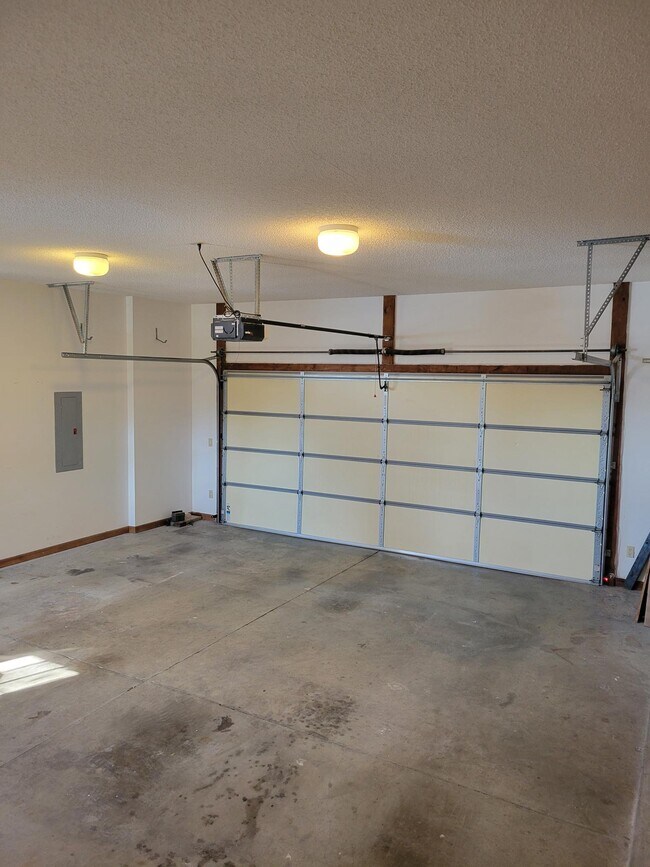 Building Photo - 116 Knollwood Ln