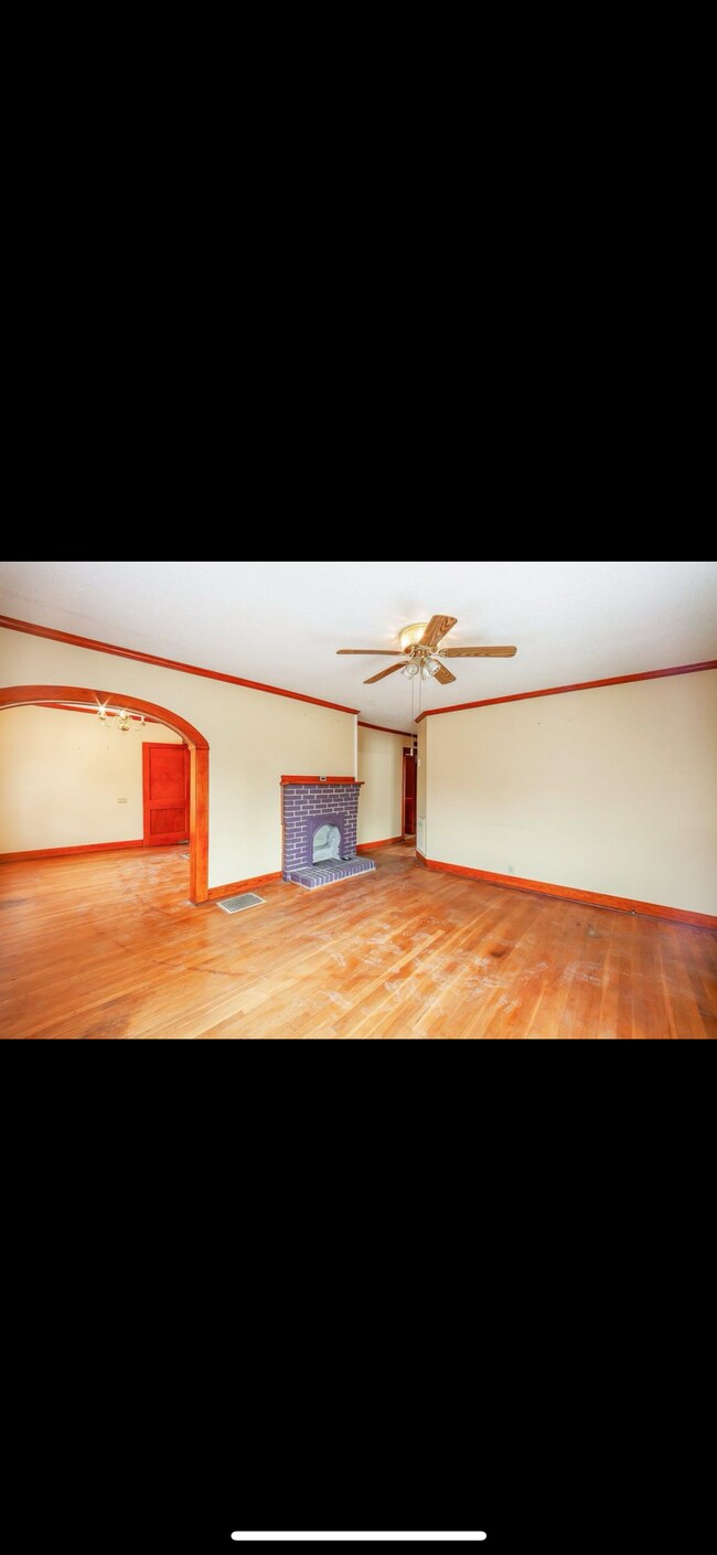 Building Photo - 805 E Jefferson St