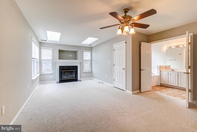 Building Photo - 6160 Cinnamon Ct