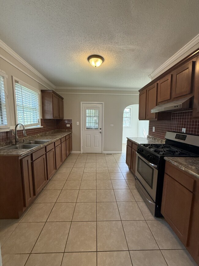 Building Photo - 1437 Woodland Ave SW