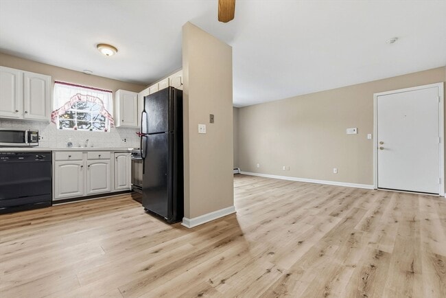 Building Photo - 6 Venice St