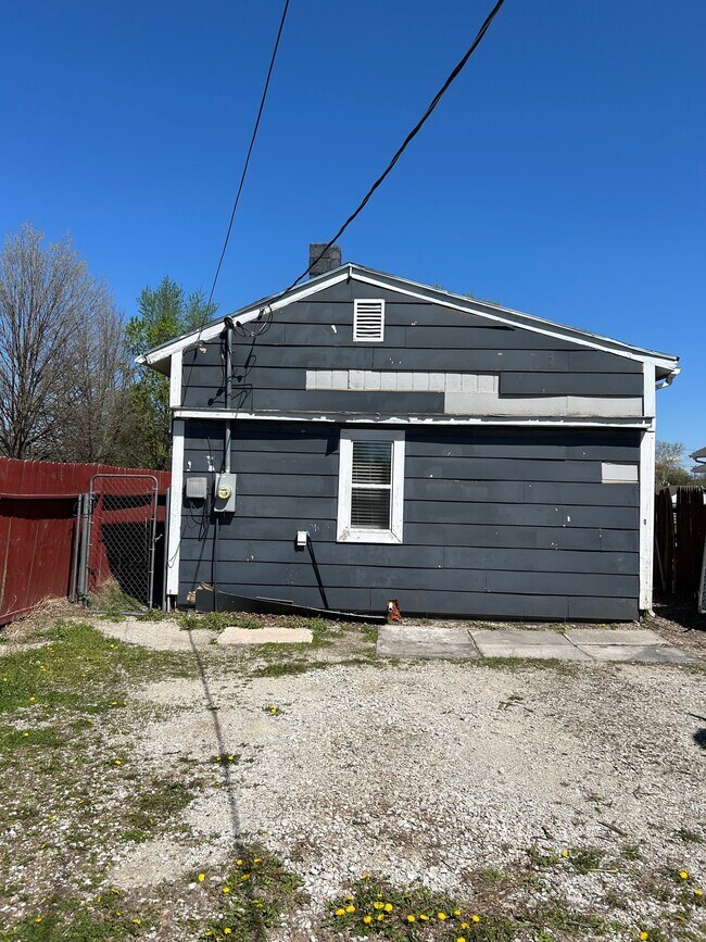Building Photo - 2032 Milan Ave
