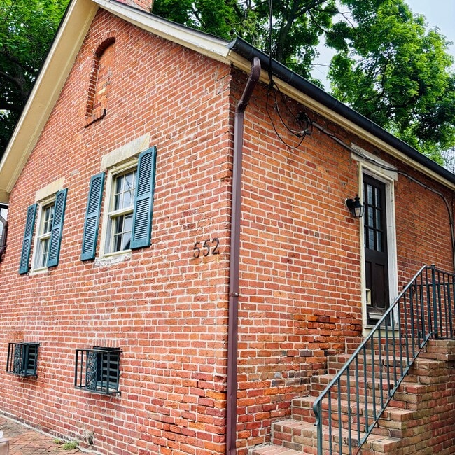 Primary Photo - 552 S 6th St
