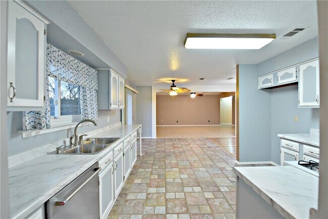 Building Photo - 11028 Hard Rock Rd