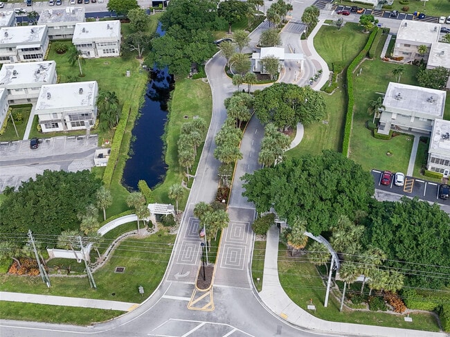 Building Photo - 580 Normandy Ln