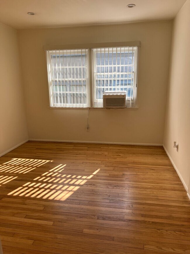 Building Photo - 4741 N Figueroa St