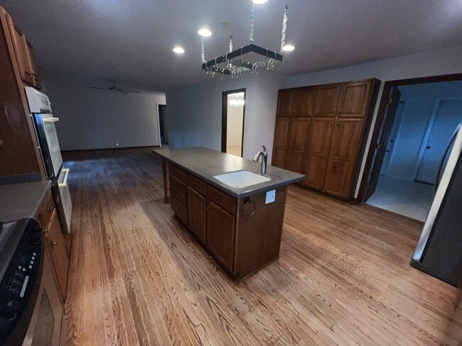 Building Photo - 112 Braemar Dr