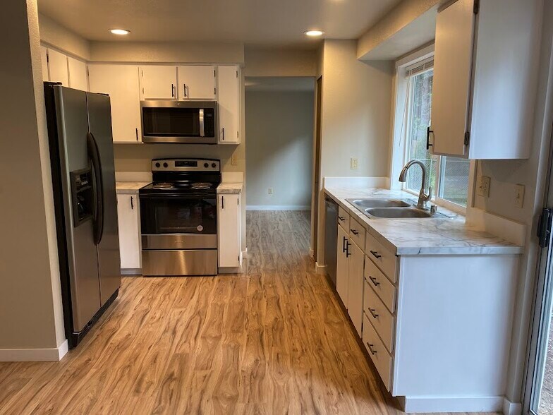 Building Photo - 7233 Stanford Ct NW