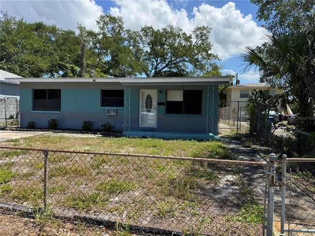 Building Photo - 1930 Walton St S