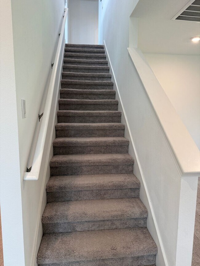 Building Photo - 5 Bedroom 4 Bath W/Office & 3-Car Garage (...