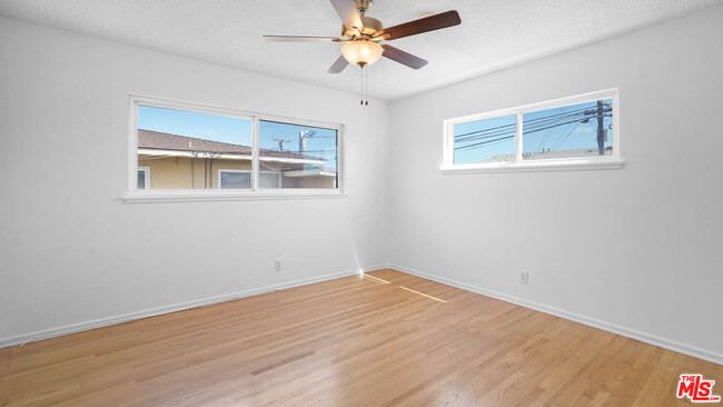 Building Photo - 5320 W 57th St