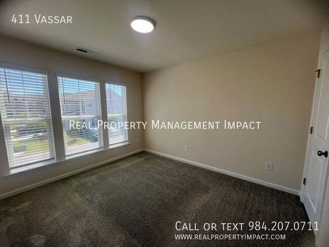 Building Photo - 411 Vassar-