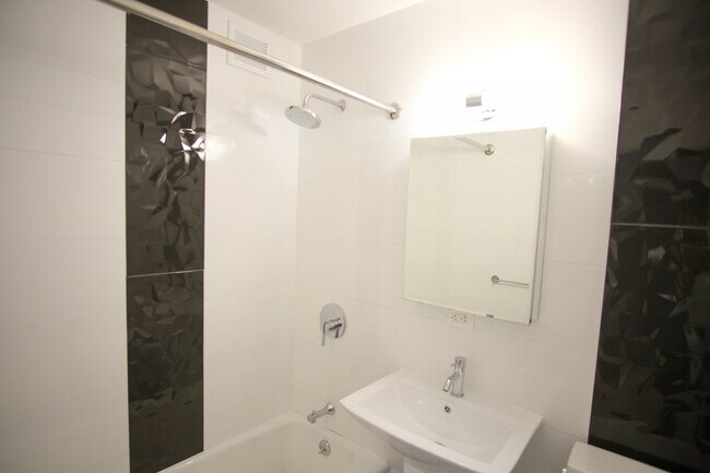 Building Photo - 260 Audubon Ave