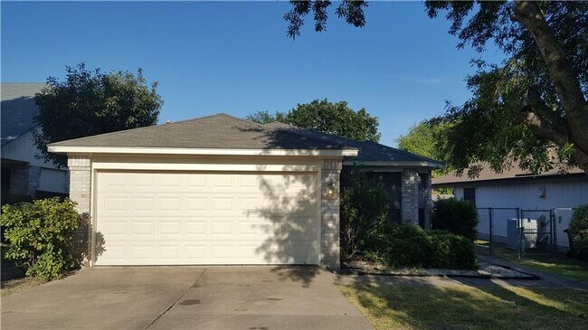 Building Photo - South Austin 3-bedroom/2-bath Home Reduced...